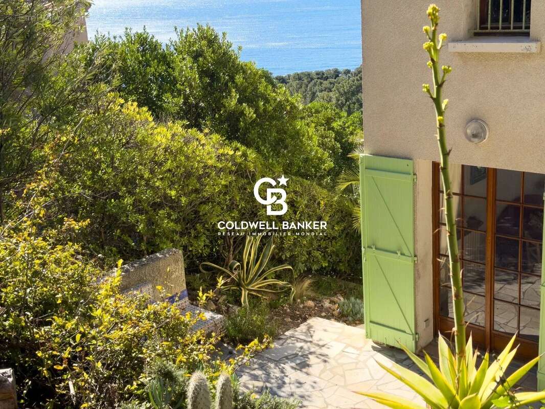 Villa vue mer, domaine privé - 83320 Carqueiranne - photo 8