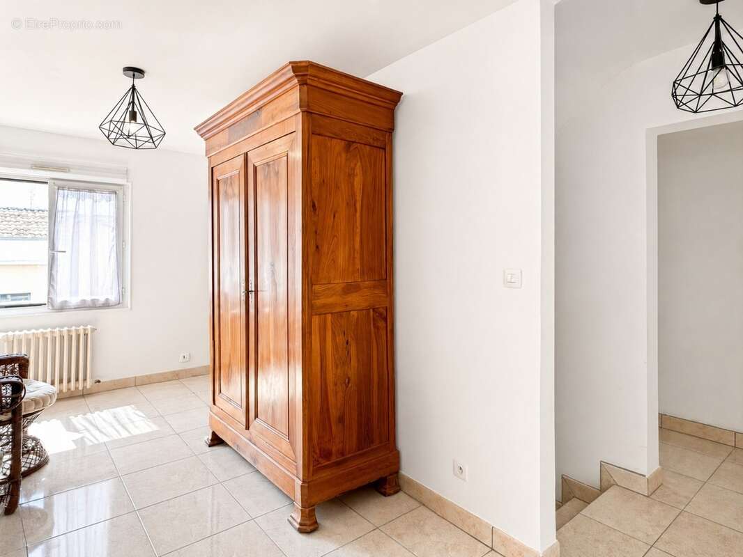 Angers – Maison familiale de 170 m², cinq chambres, Garage et grand jardin sans vis-à-vis - photo 10