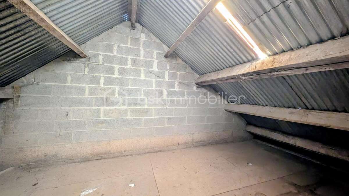 Maison à JUAYE-MONDAYE