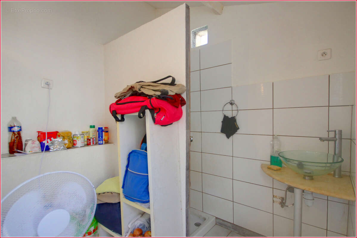 ** Possibilité vente à terme libre ** Rénové en 2020:  Immeuble 2 x T3 au calme, cour, dépendances - photo 18