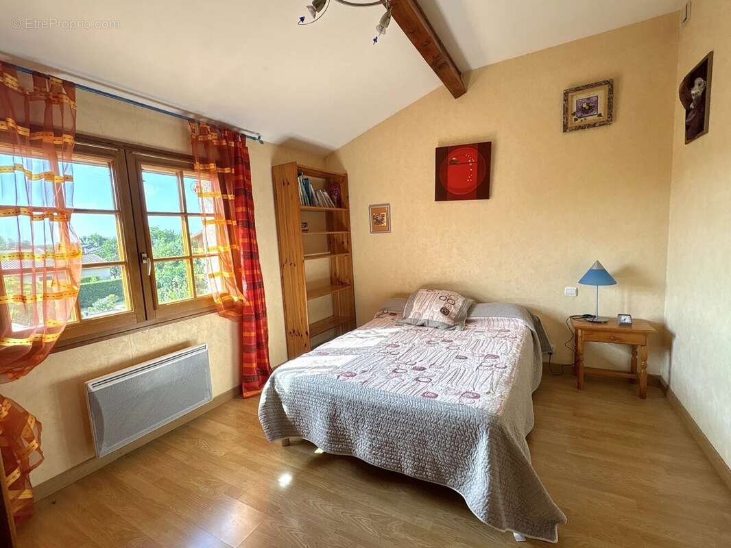 La salvetat saint-gilles - maison t6/7 - photo 12