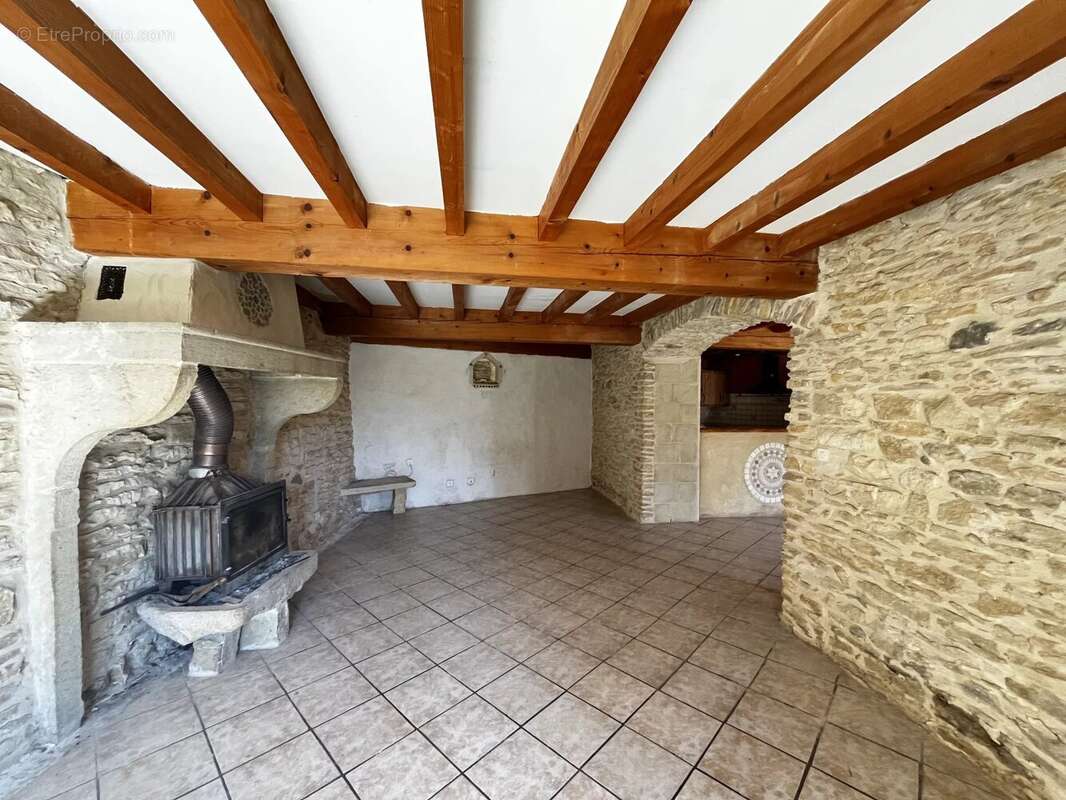 Maison en pierre 8 pièces 165 m² + jardin - photo 6