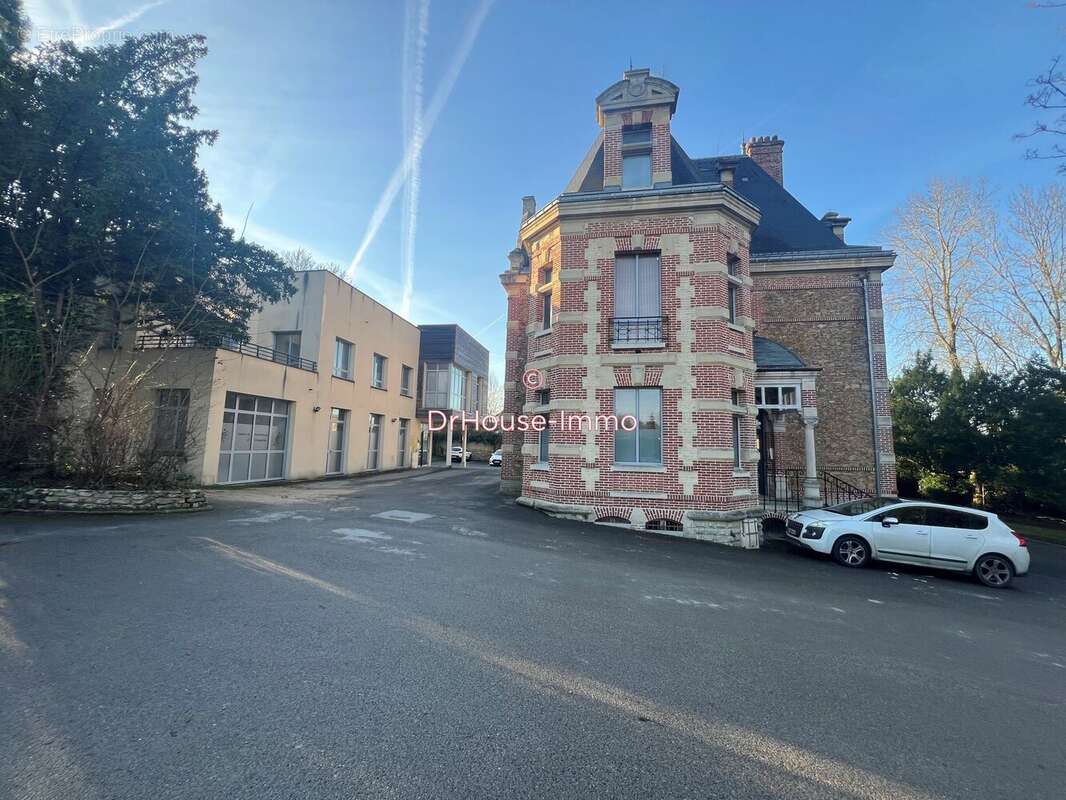 Commerce à COUPVRAY