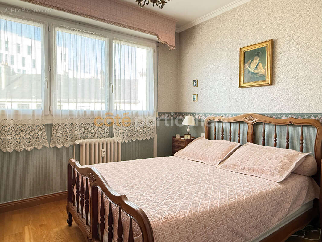A VENDRE - LAVAL - Appartement de type 4 - photo 11