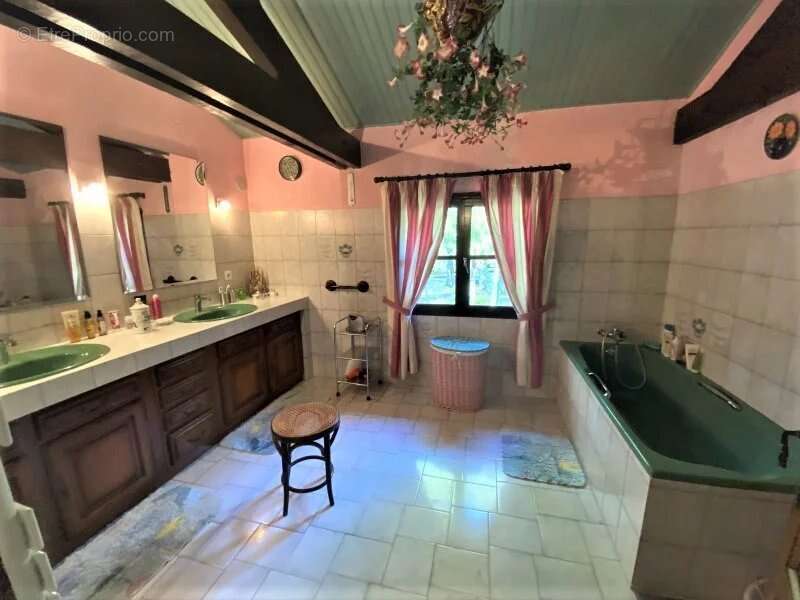 Villa de caractère dans un cadre privilégié - photo 10
