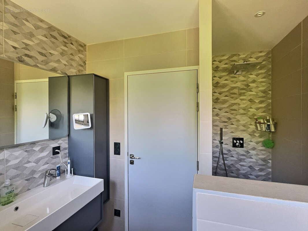 Appartement à CASTELNAU-LE-LEZ