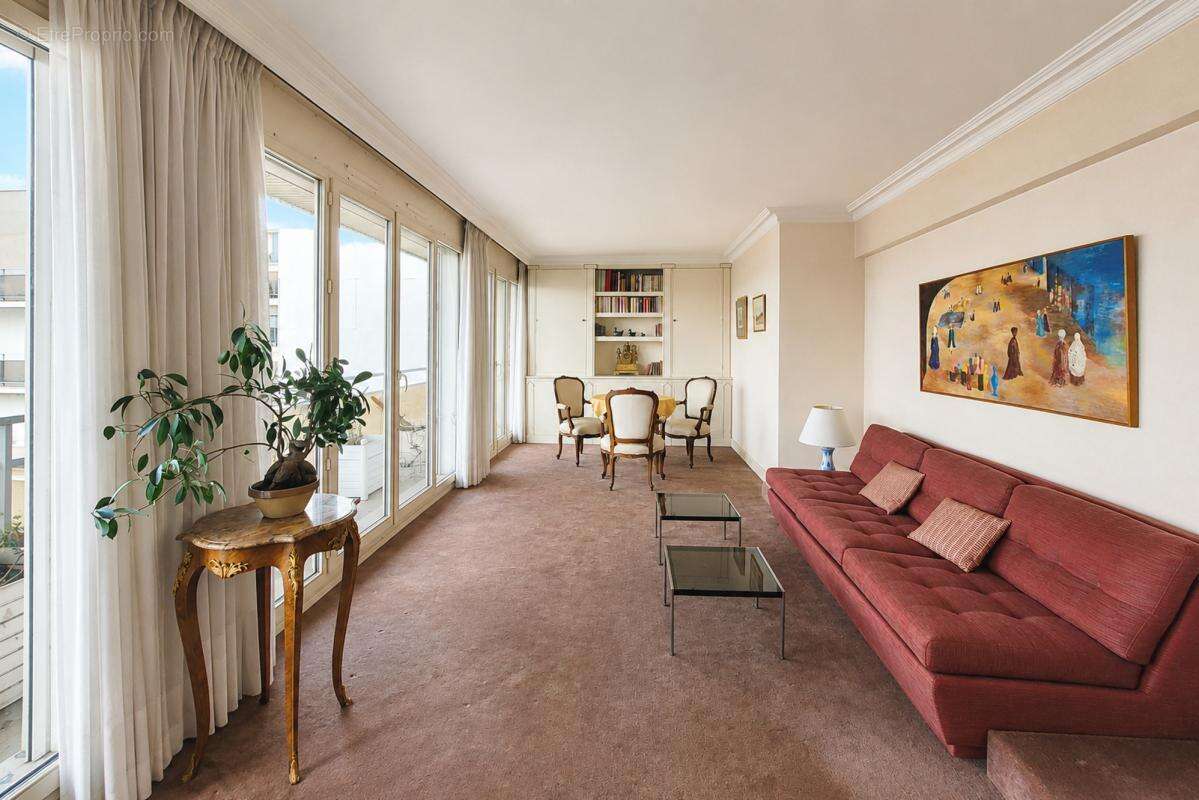 Appartement à PARIS-15E