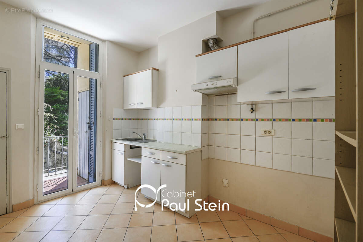 Appartement à MARSEILLE-4E