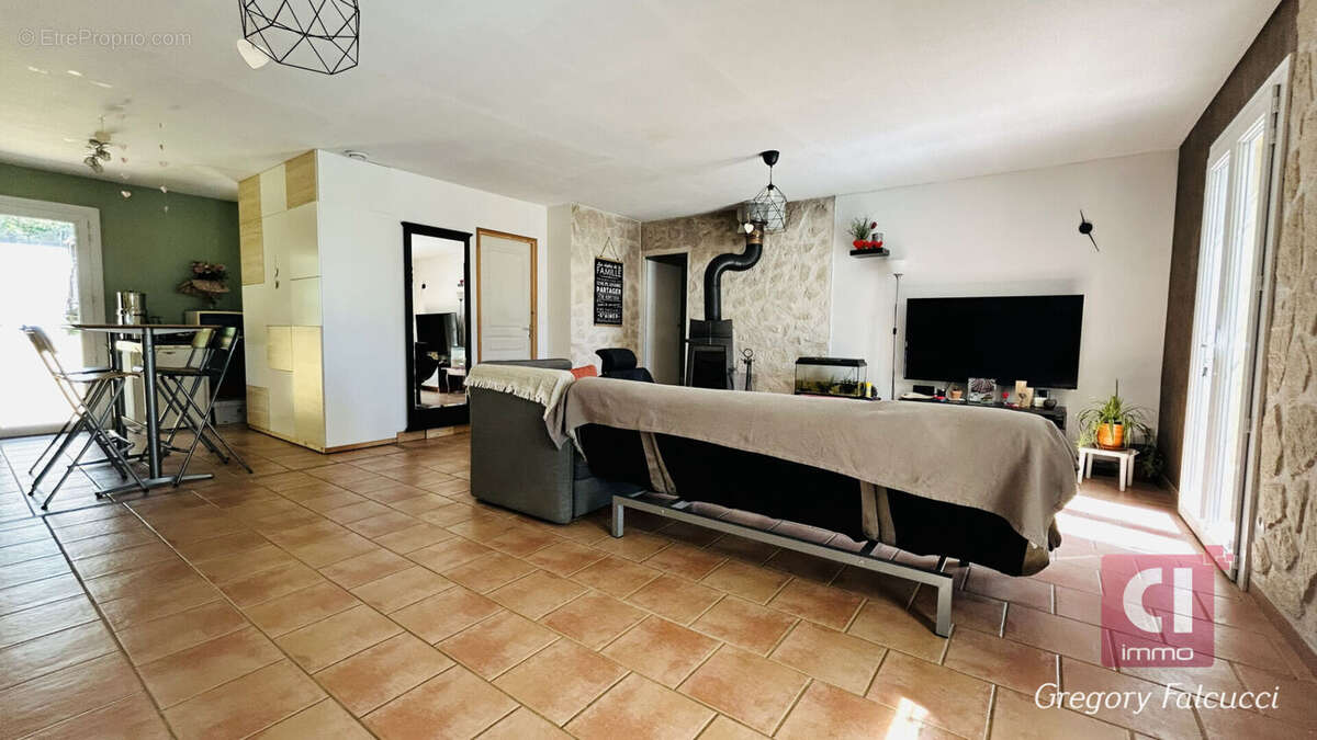 Maison à BESSE-SUR-ISSOLE