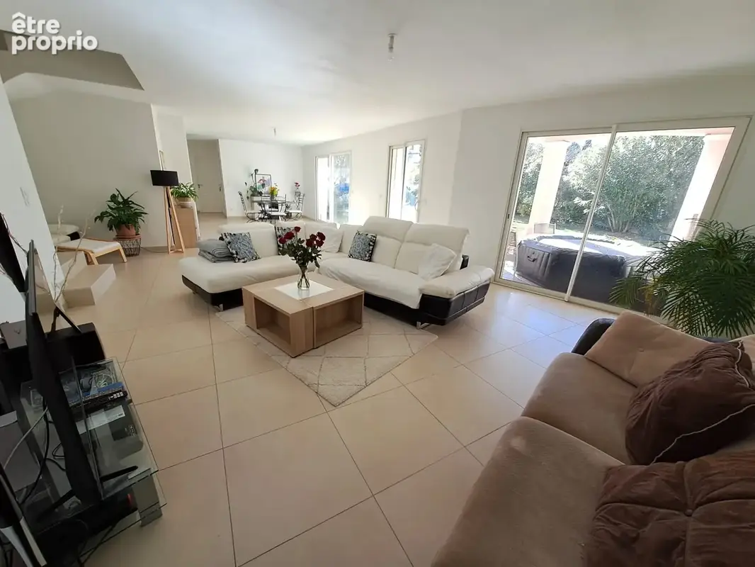Villa T5 récente avec garage double sur un terrain de 913m2 - photo 3