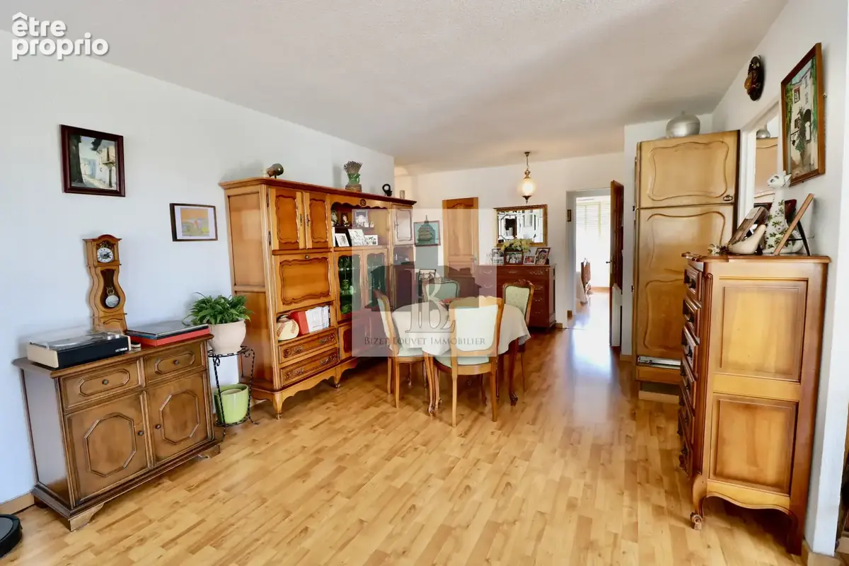 Rare à Saint-Tropez - Emplacement d'exception pour cet appartement avec terrasses et garage, piscine - photo 7