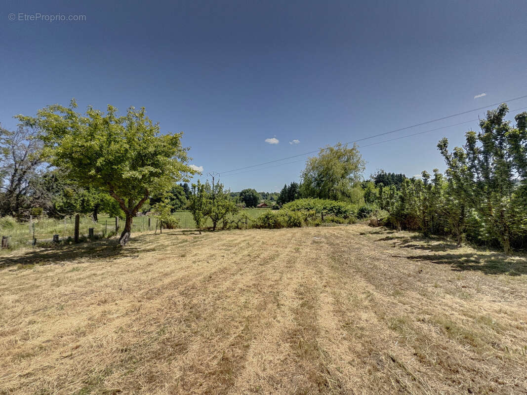 Maison à MONTECHEROUX