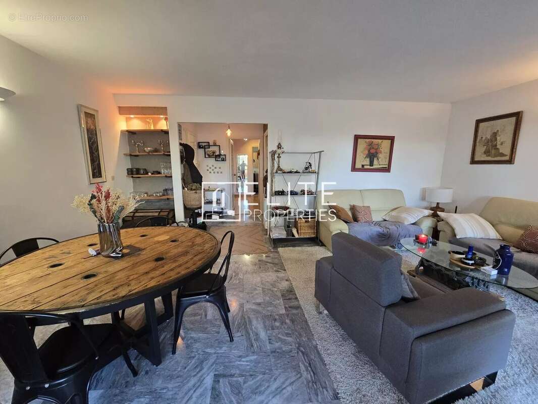 Appartement à SAINT-LAURENT-DU-VAR