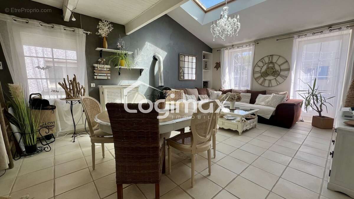 Maison 210 m² à Salles-Sur-Mer  - photo 4