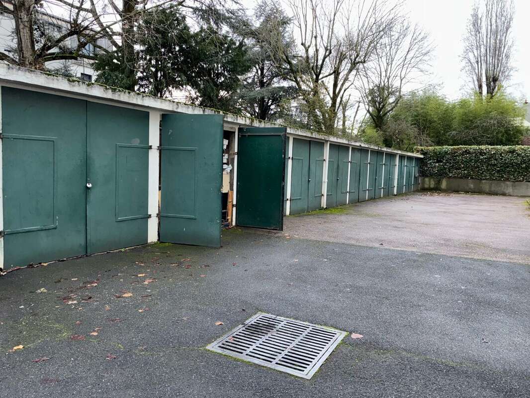 Parking à ISSY-LES-MOULINEAUX