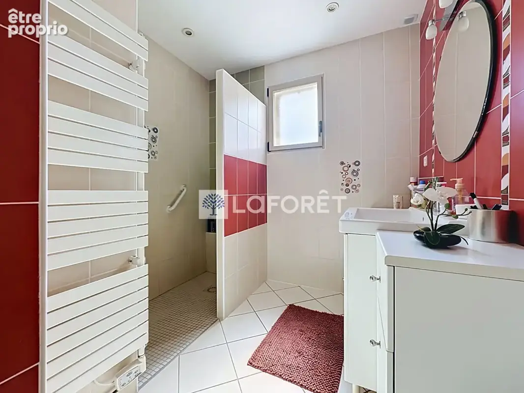 À 10 minutes de Parthenay - Maison chaleureuse de 110 m2 avec beaux espaces - photo 13