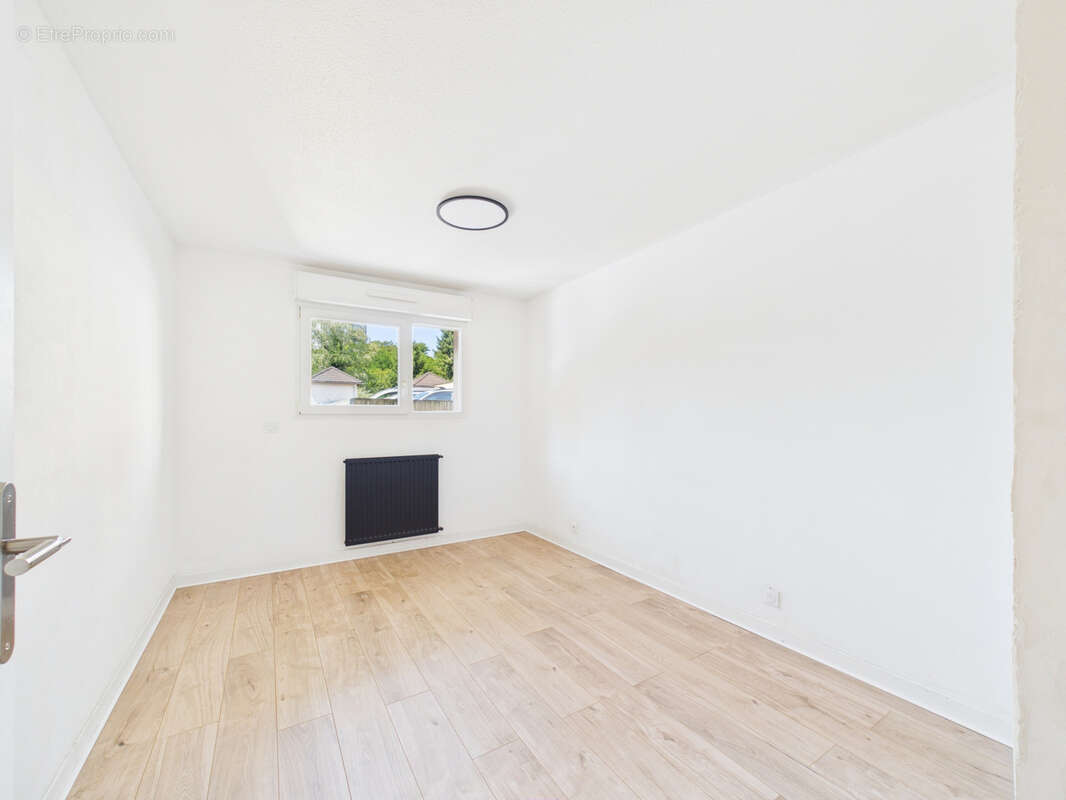 Chambéry   t4 en excellent état avec 70 m2 de terrasse, garage, cave et cadre verdoyant - photo 17