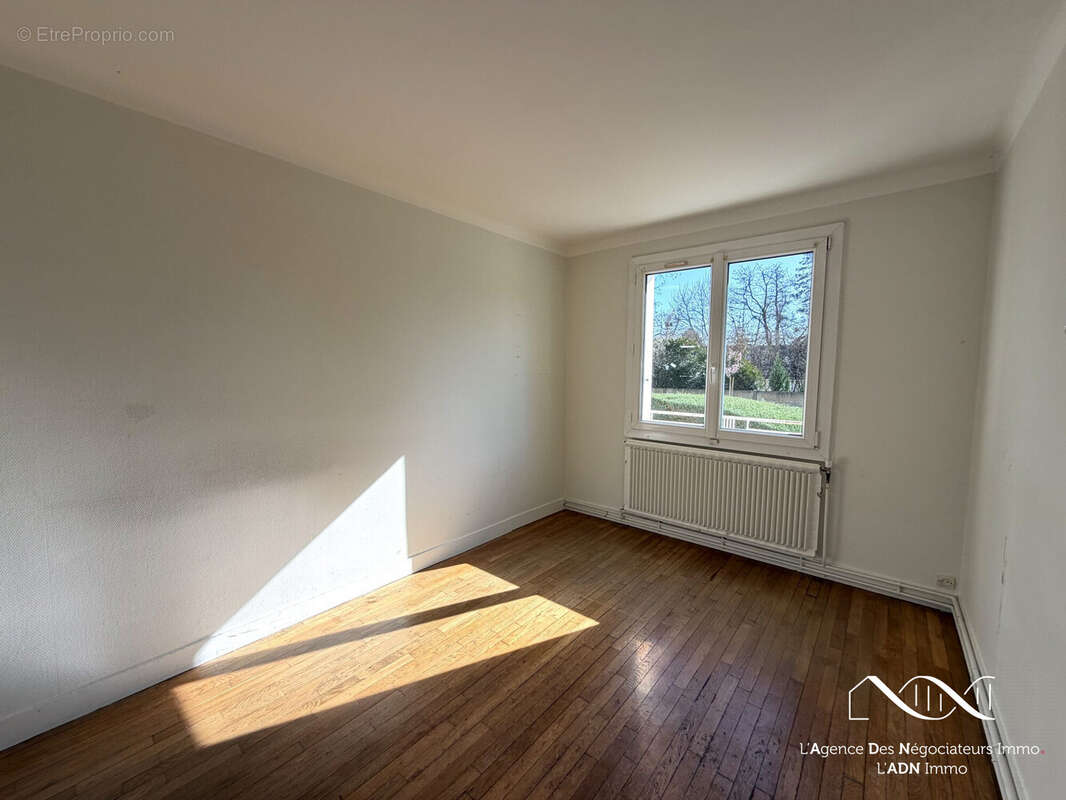 Appartement à SAINT-JEAN-DE-BRAYE