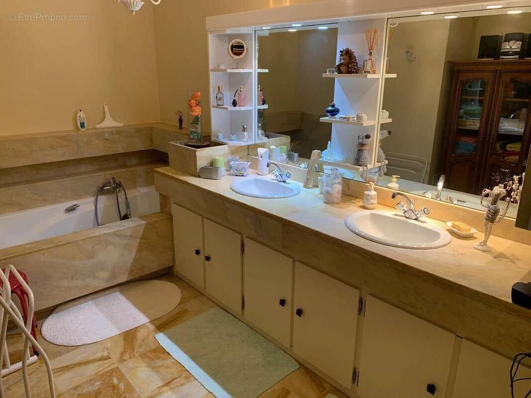 Appartement à MANDELIEU-LA-NAPOULE