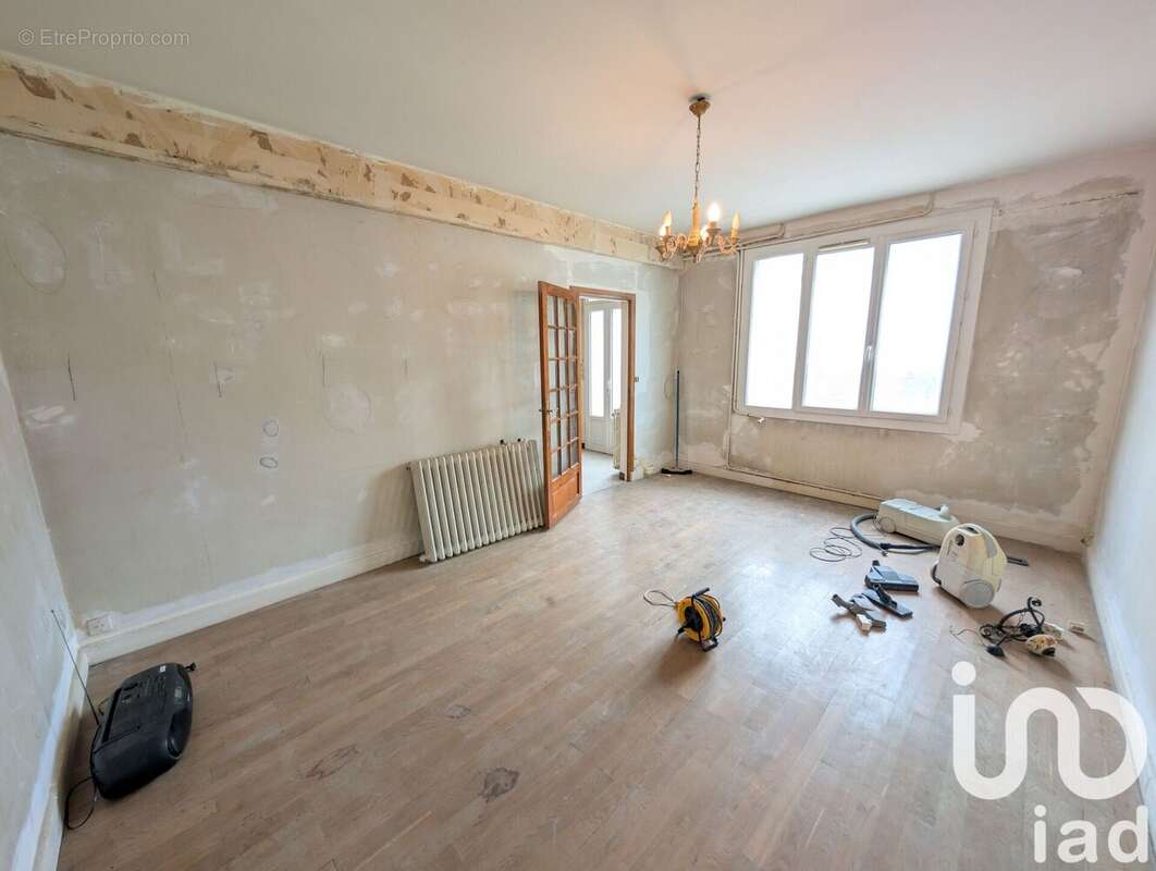 Photo 7 - Maison à LUSSAC-LES-CHATEAUX