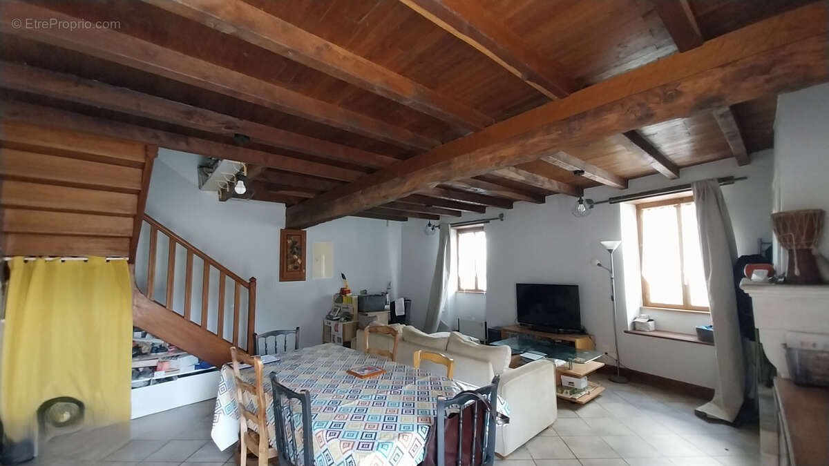 Maison à MONTAGRIER