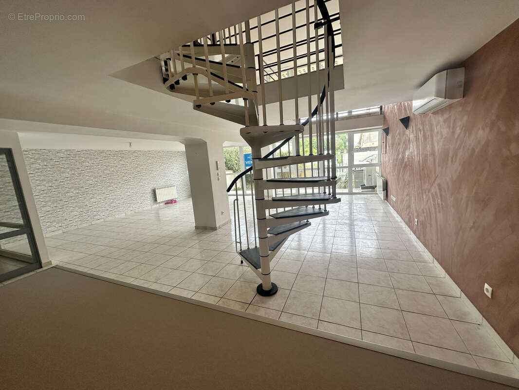 Autre à SAINT-JULIEN-LES-VILLAS