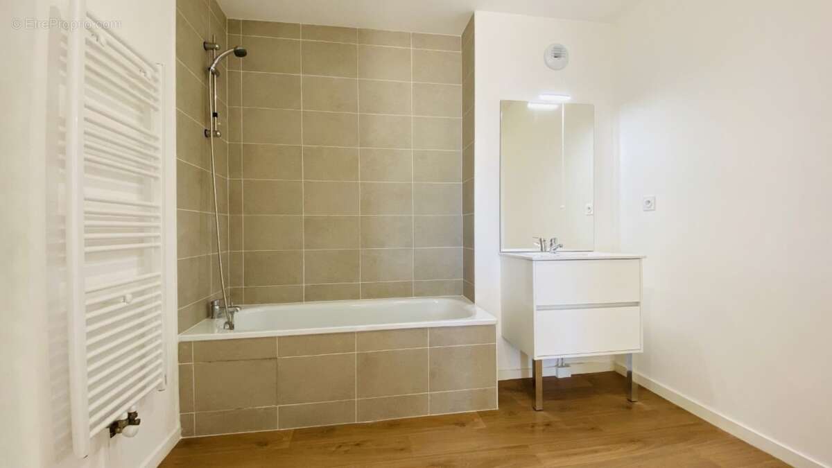 Dpt Finistère (29), à vendre QUIMPER appartement T2 meublé situé au dernier étage de 45,51 m² habitable - Balcon- Parking souter - photo 10
