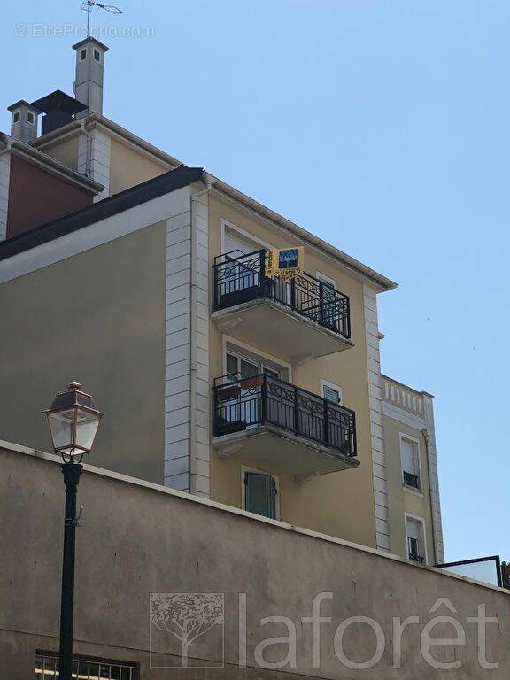 Appartement à LES PAVILLONS-SOUS-BOIS