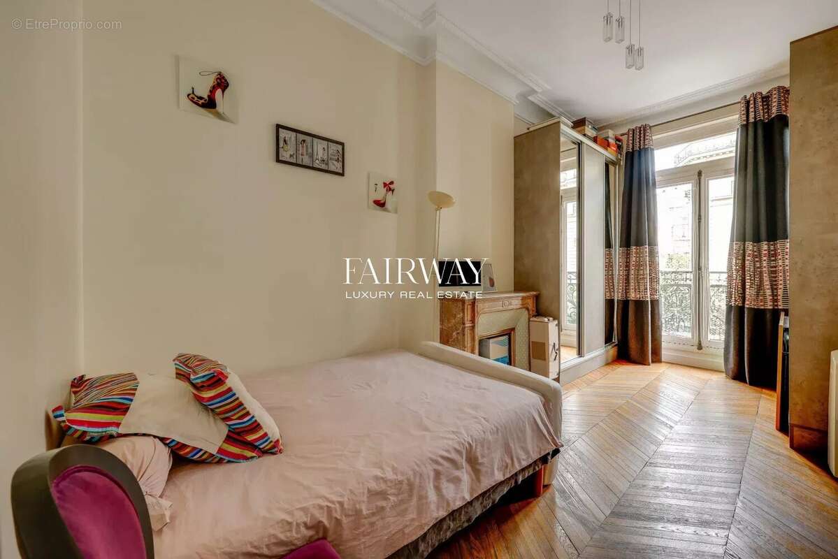 Appartement à PARIS-17E