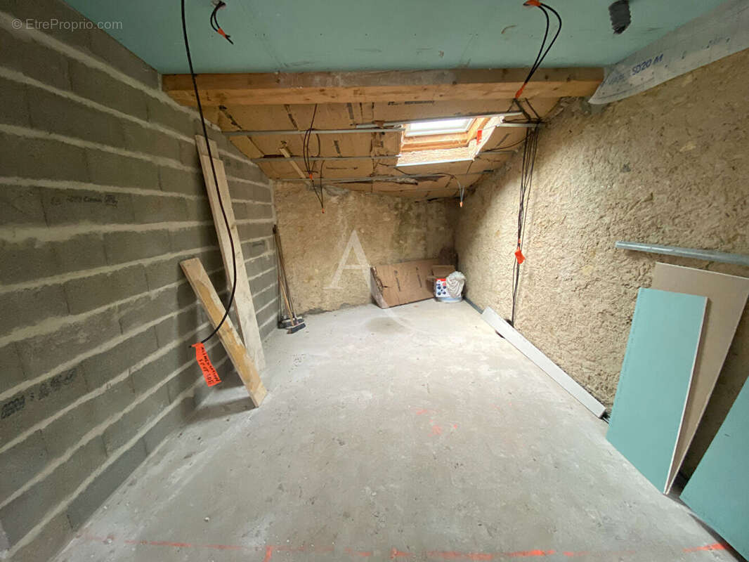 Maison à VILLENEUVE-LA-COMPTAL