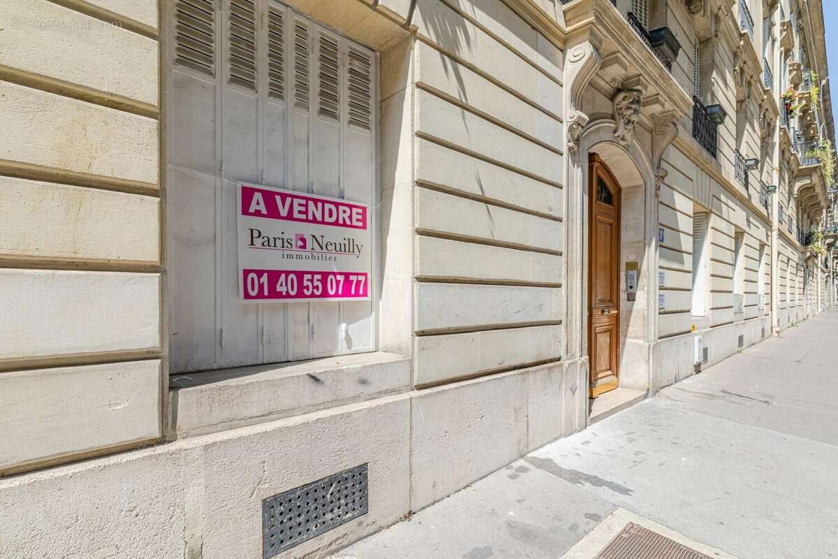 75017 - rue faraday - studio - belle hauteur sous plafond - photo 8