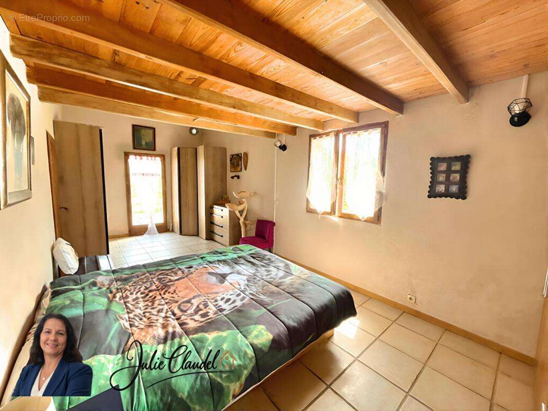 Maison à CHATEAUDOUBLE