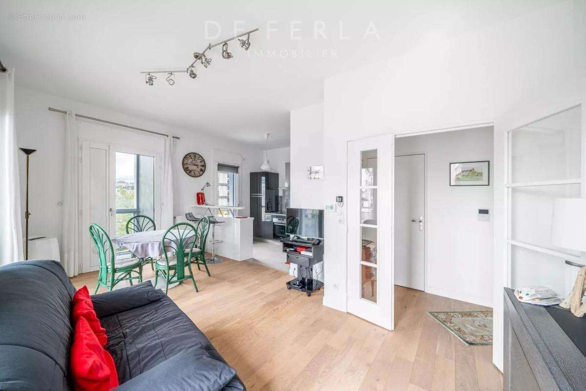 Appartement à PARIS-14E