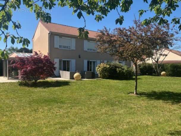 Maison à OZOIR-LA-FERRIERE