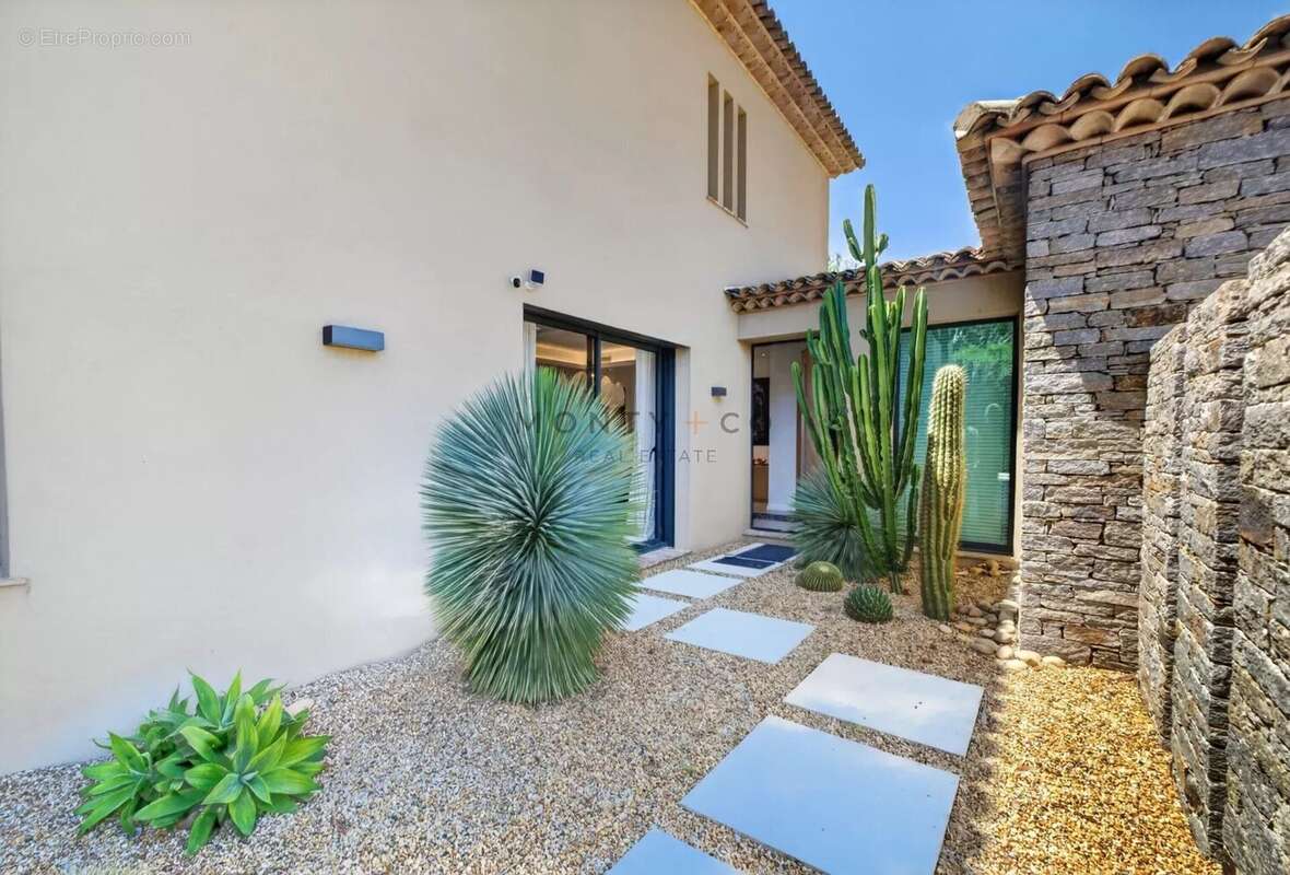 À Vendre – Villa d’architecte neuve à pied du village de Saint-Tropez - photo 20