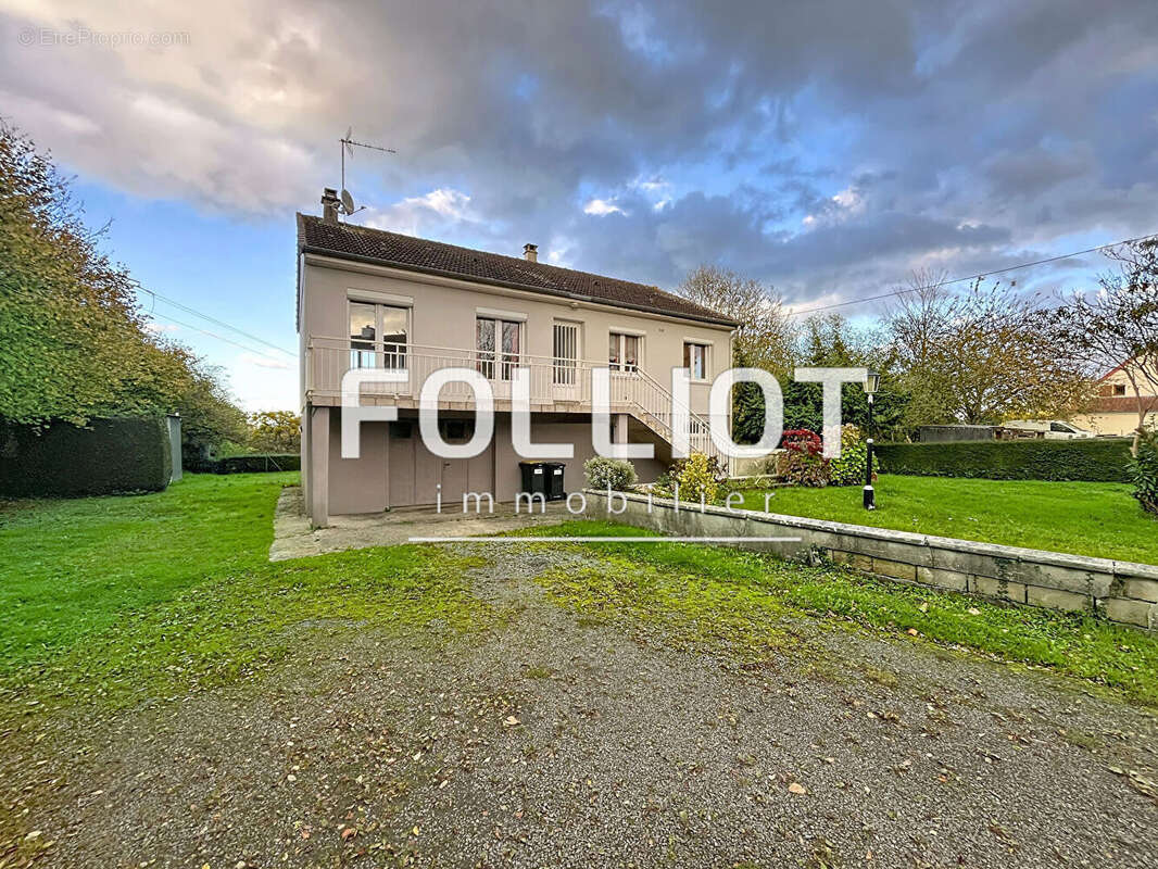 Maison à LE MESNIL-ROUXELIN