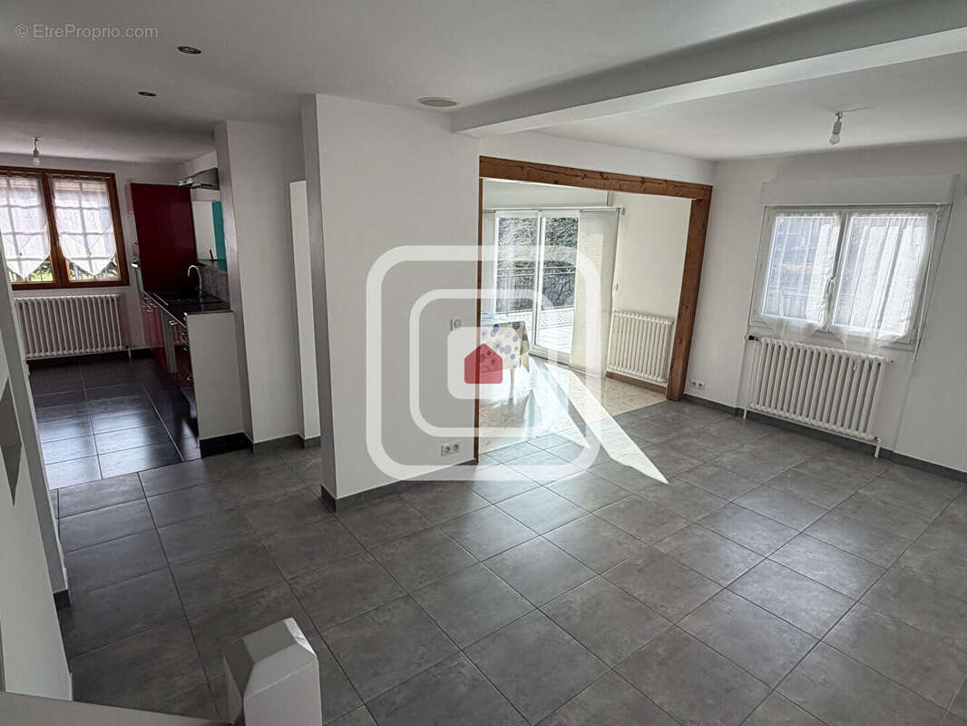 Maison à VAILLY-SUR-AISNE