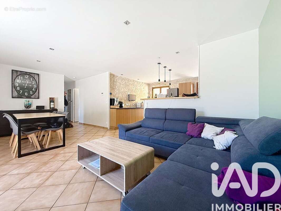 Maison 122 m² à Escoubes  - photo 9