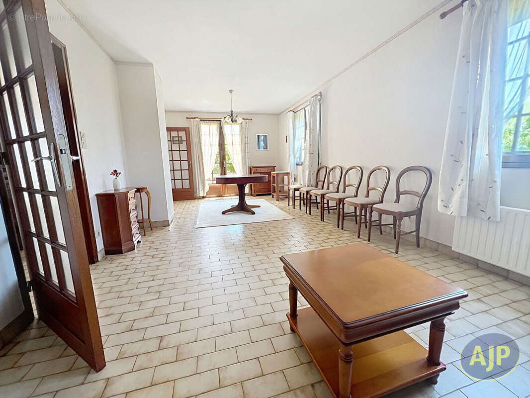 Maison à MONTREVAULT