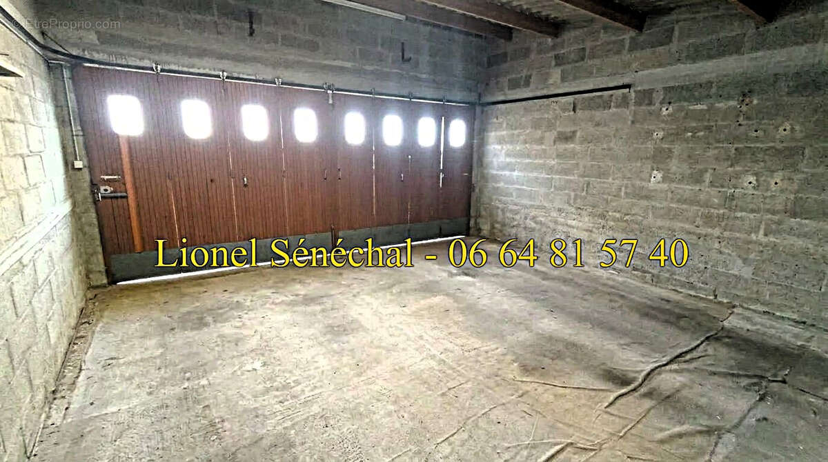 Maison de bourg  de plain - pied 6 pièces de 102 m2  avec un grand garage sur une parcelle de 400 m2 - photo 9