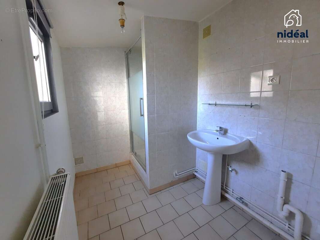 Maison à AVESNES-SUR-HELPE