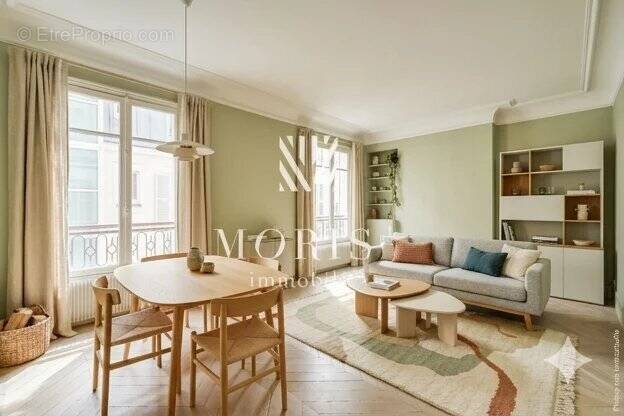 Appartement à PARIS-8E