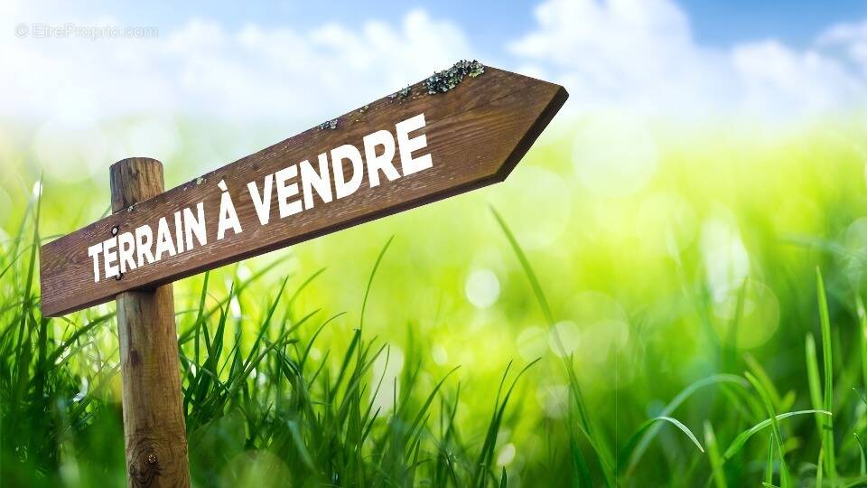 Terrain à FRENOUVILLE