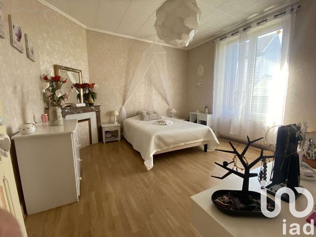 Maison 135 m² à Esclavolles-Lurey  - photo 2
