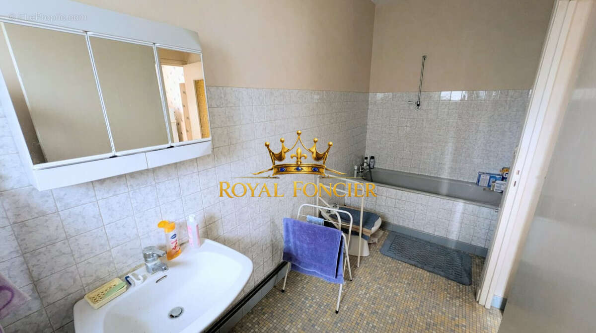 Maison 104 m² à Noyant-De-Touraine  - photo 7