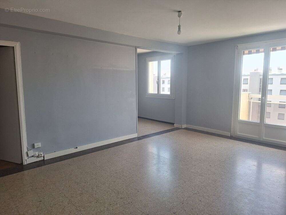 Appartement 80 m² à Sainte-Foy-Les-Lyon  - photo 2