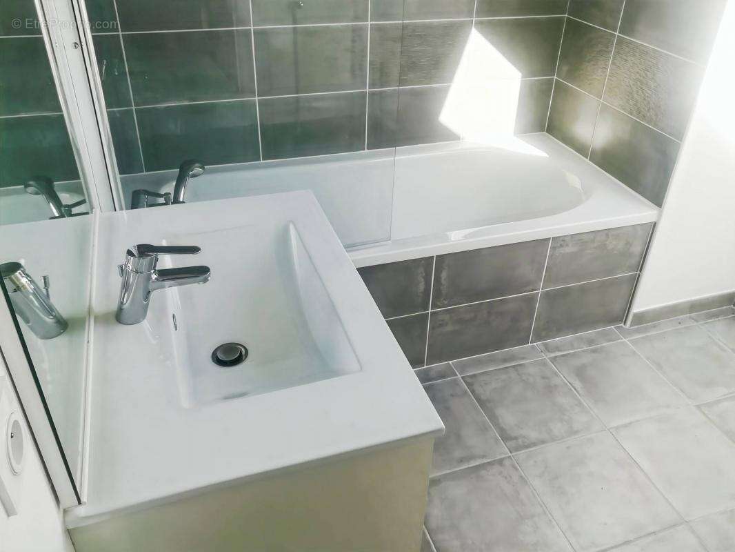  Maison 3 chambres avec jardin et garage – Idéal Investissement locatif ! - photo 2