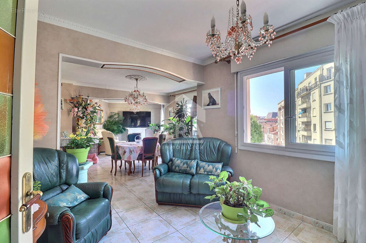Appartement à MARSEILLE-5E