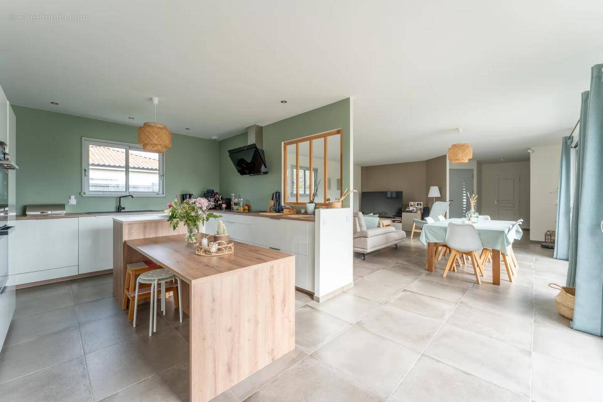 Maison à CAMBLANES-ET-MEYNAC