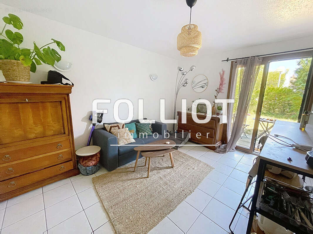 Appartement à VARAVILLE